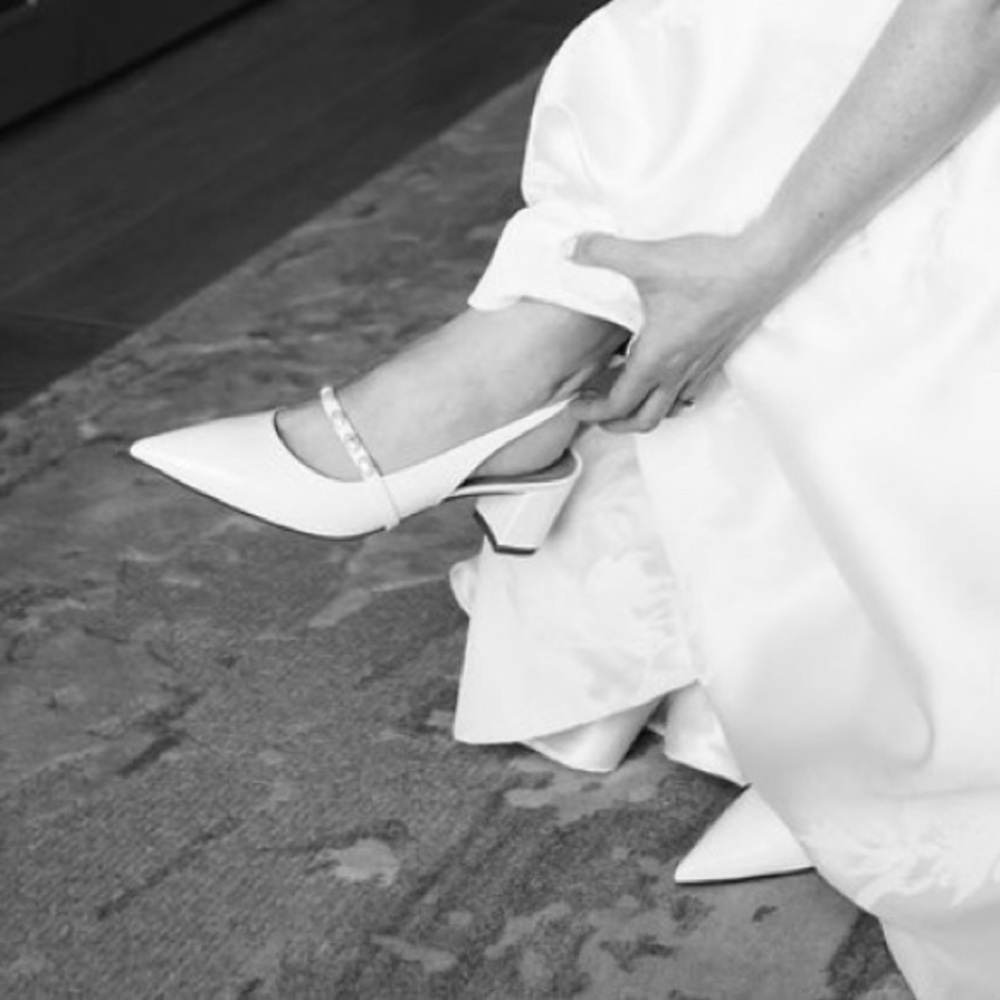 Stuart Weitzman White Pointed Slingback Heels with Pearl-Trim Strap - Picture 12 of 15